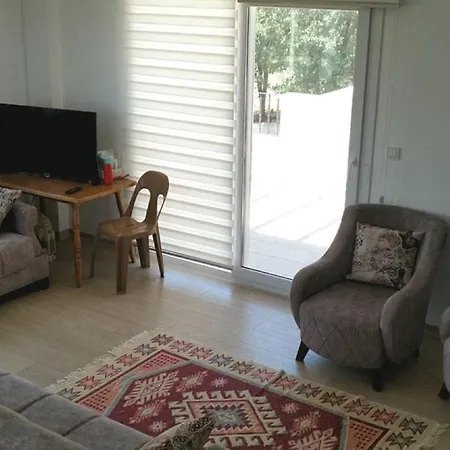 Serin Yaz Aksamlari Guemuesluek Бодрум